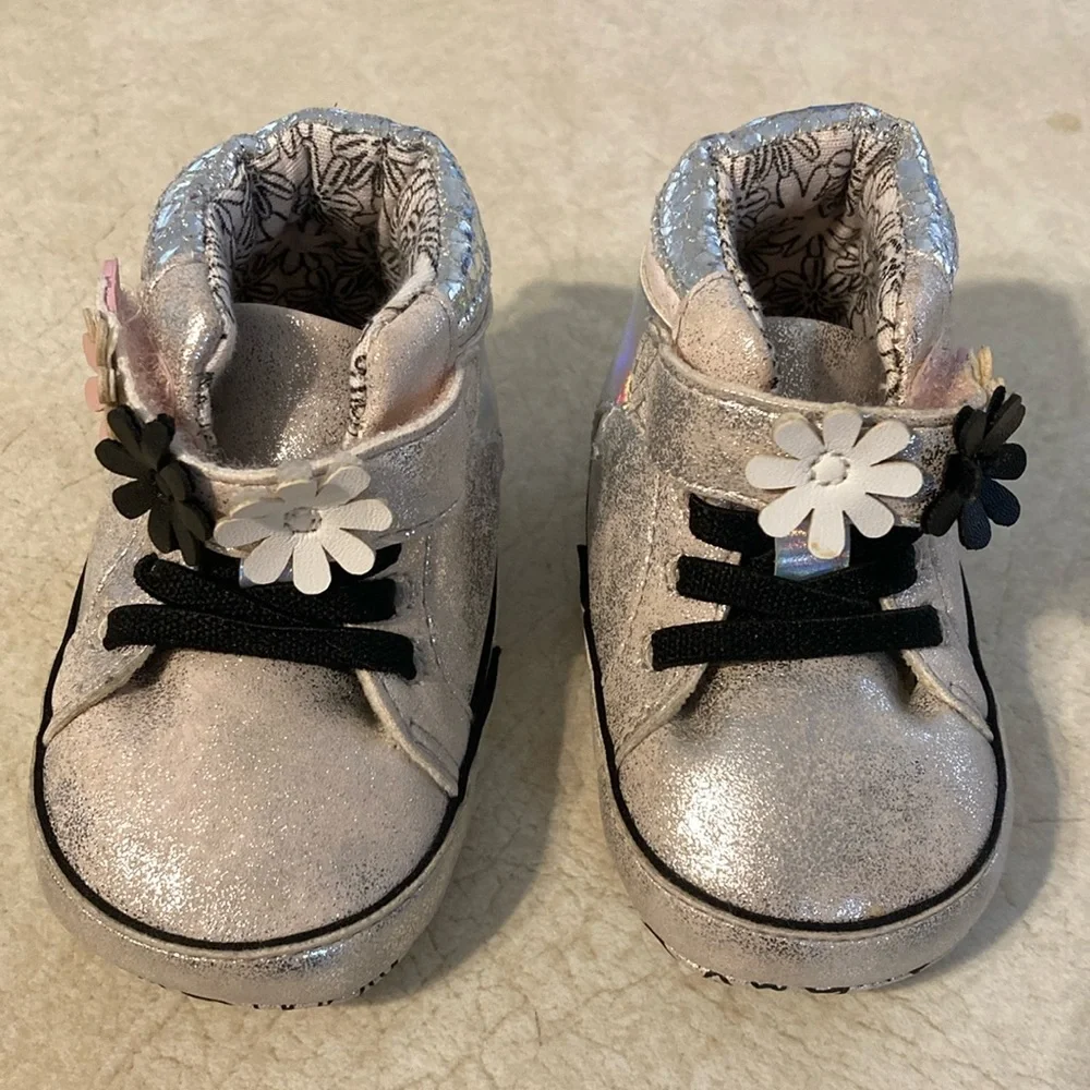 0-6M soft high top sneakers